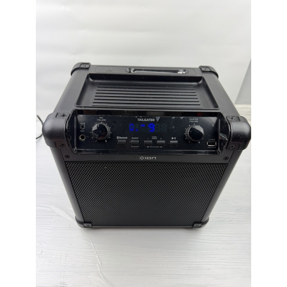 ION Tailgater iPA77 Bluetooth Speaker Works Great Broken Antenna READ